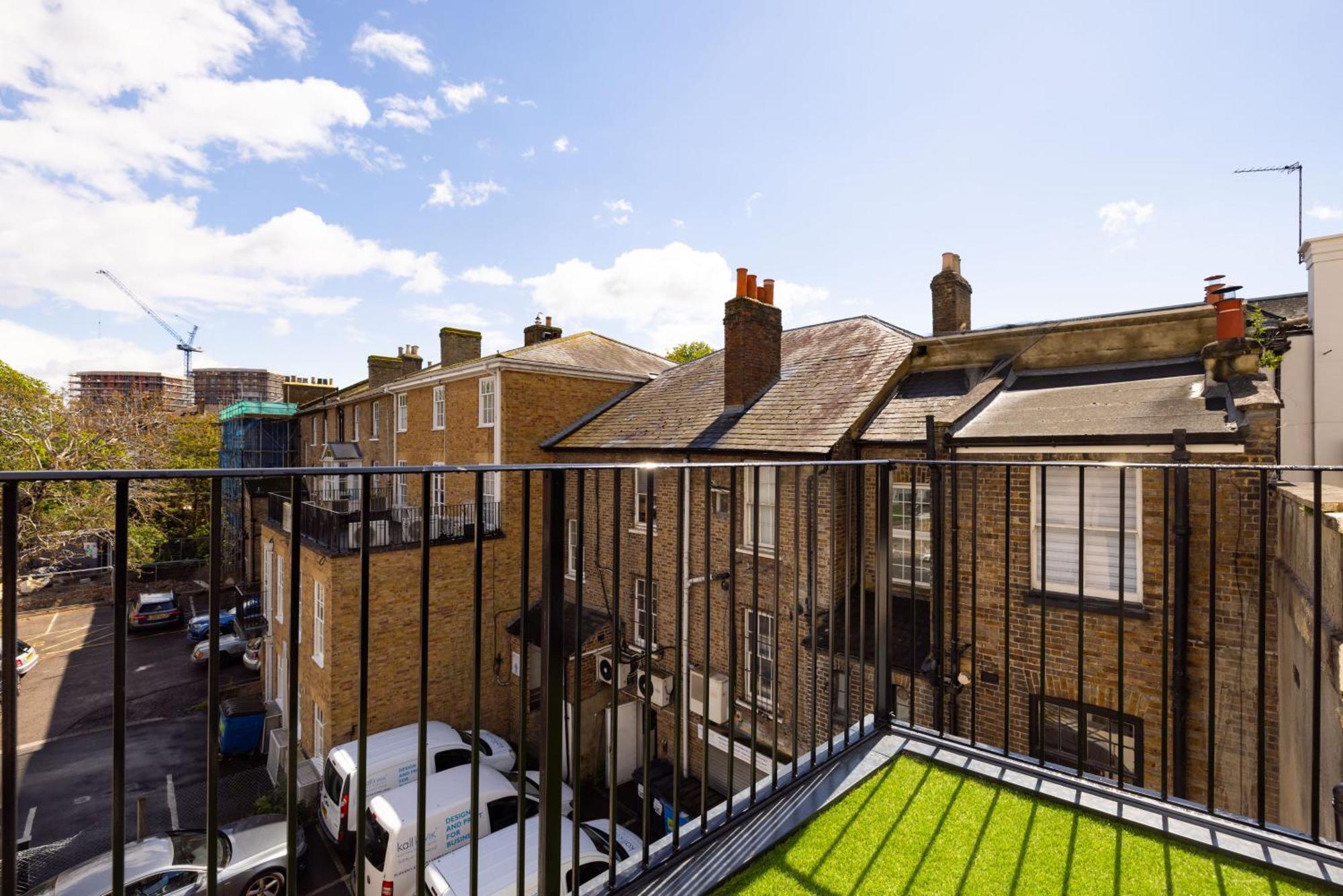 Charles Hope Staines Riverside Экстерьер фото