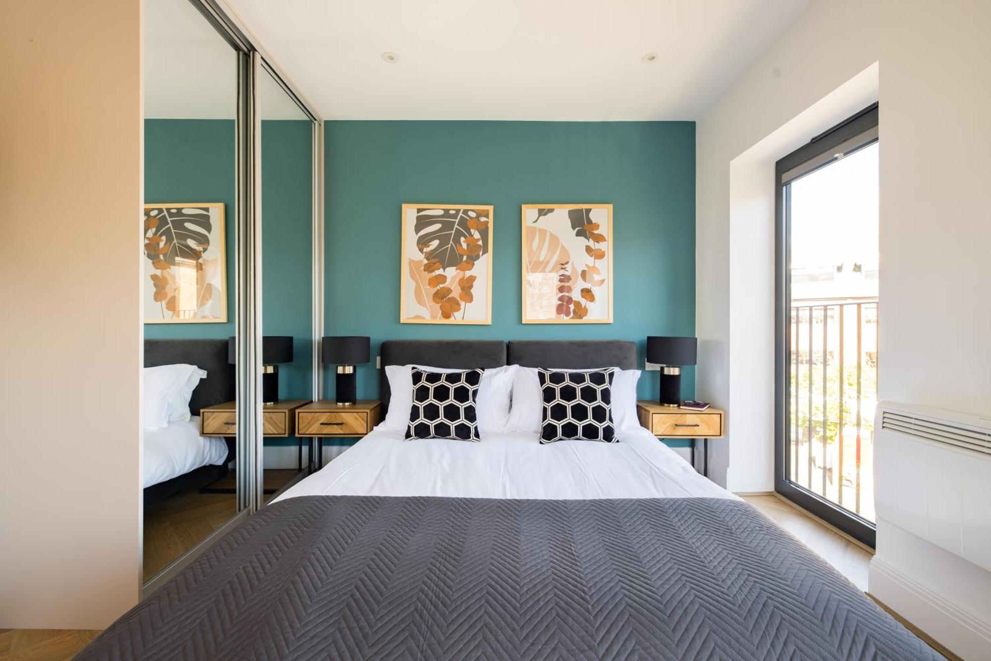 Charles Hope Staines Riverside Экстерьер фото